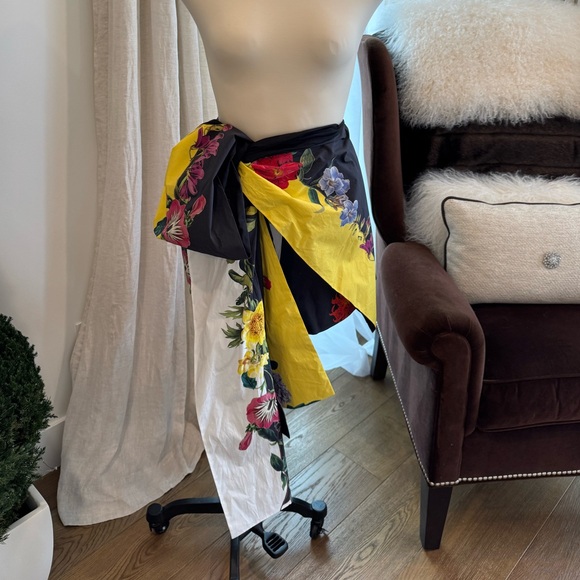 Oscar de la Renta Pants - Oscar de la Renta Floral Print Tie Skort - Size 14